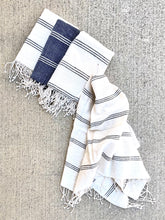 Load image into Gallery viewer, Shebelle Hand Towel